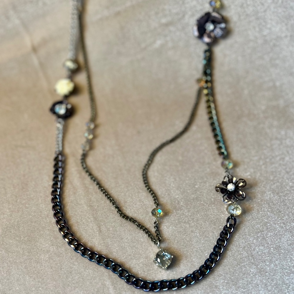 Necklace - Flower motif, gold/bronze